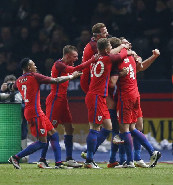 泰国羽毛球队绝杀英格兰羽毛球队,辛杜制霸全场 泰国羽毛球队绝杀英格兰羽毛球队,辛杜制霸全场