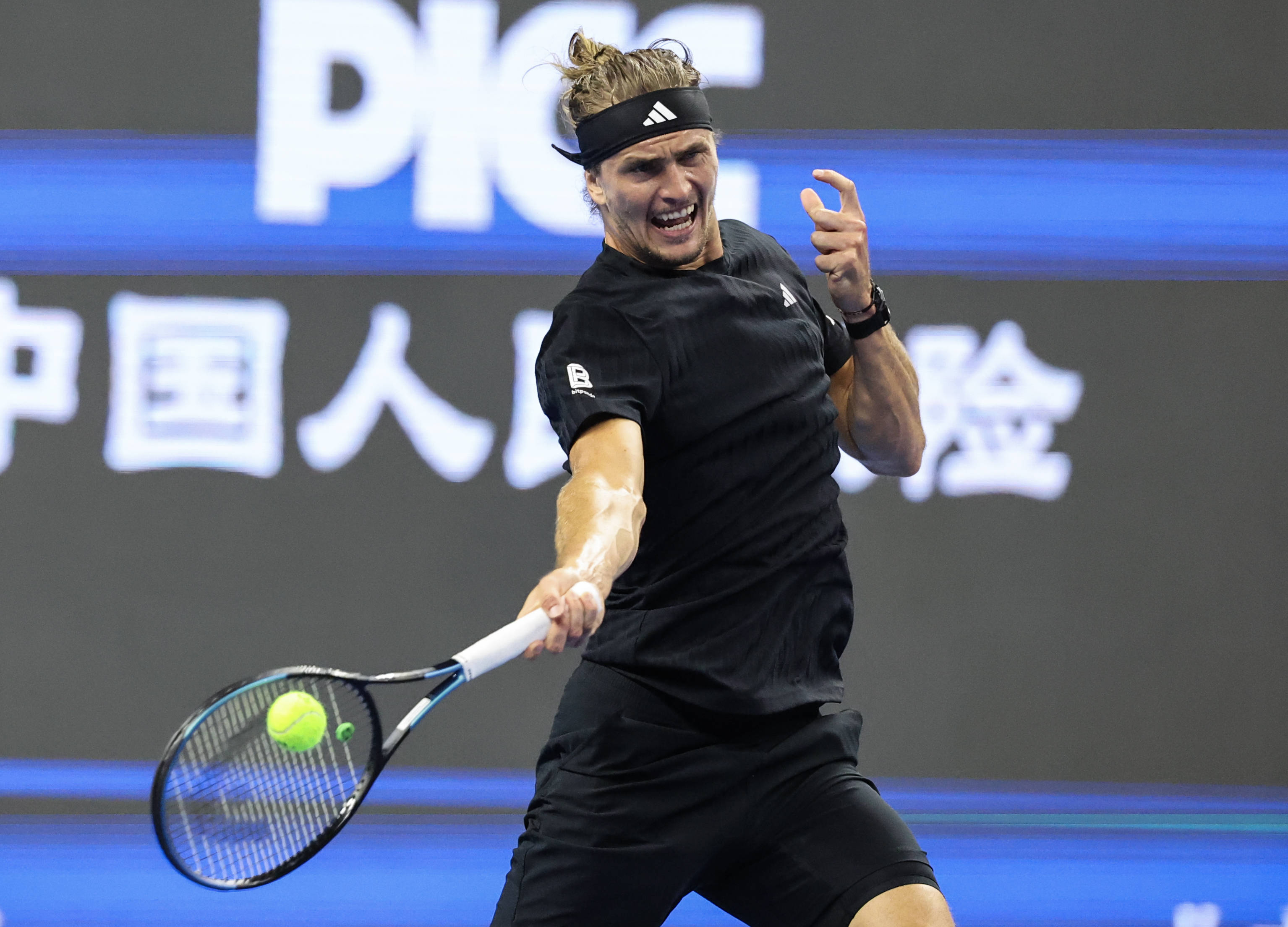 世界网球队逆转美国网球队,兹维列夫送出助攻 世界网球队逆转美国网球队,兹维列夫送出助攻