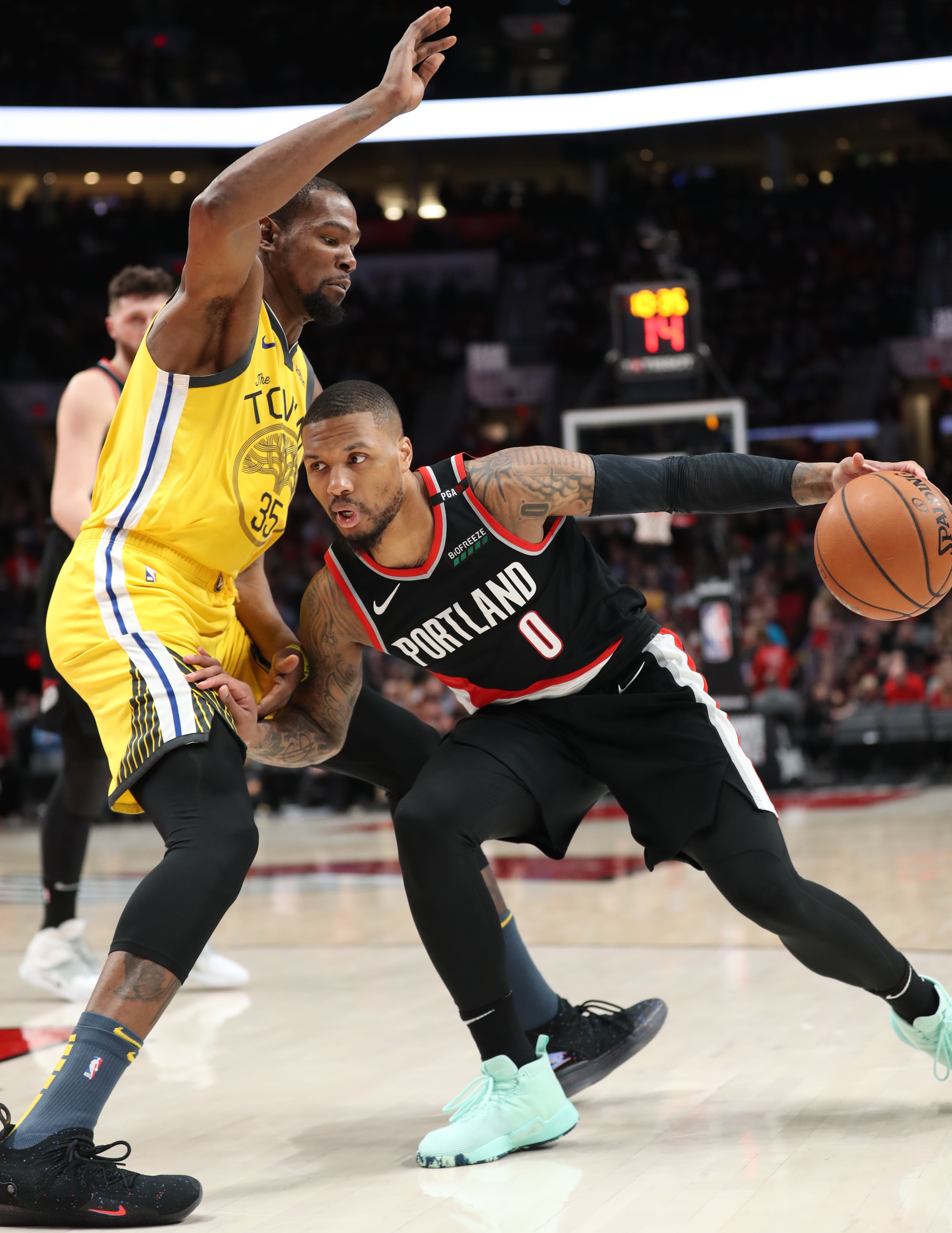 爱游戏体育-NBA球员突破自我，表现堪称完美