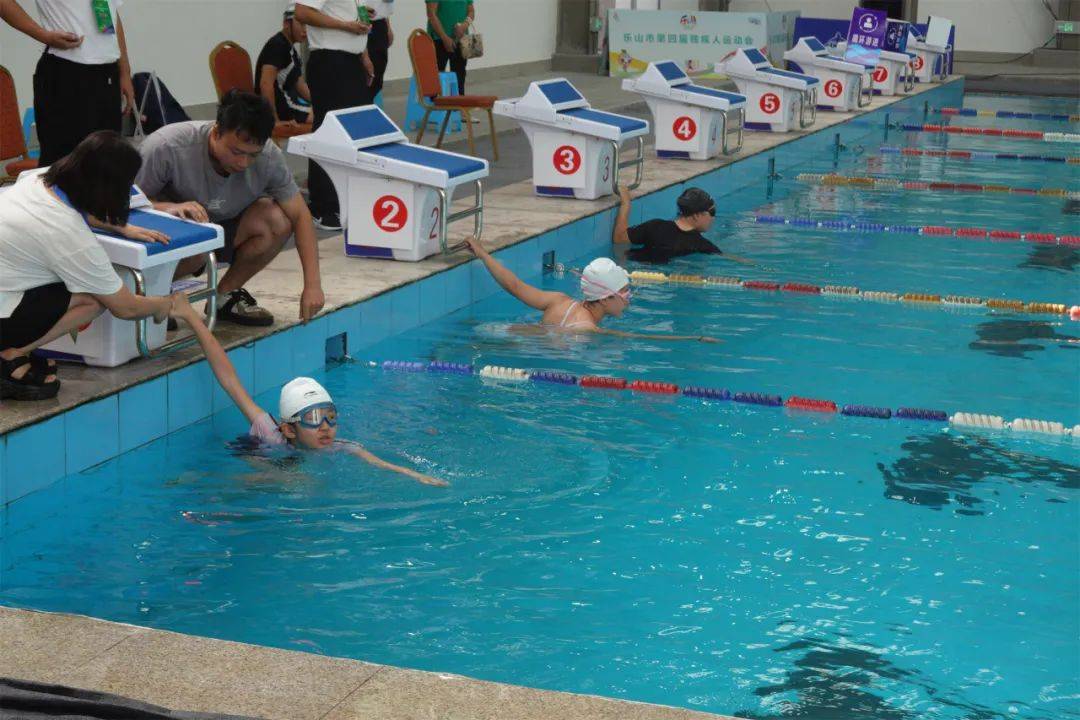 爱游戏在线-游泳赛事精彩瞬间盘点，年度回顾震撼登场