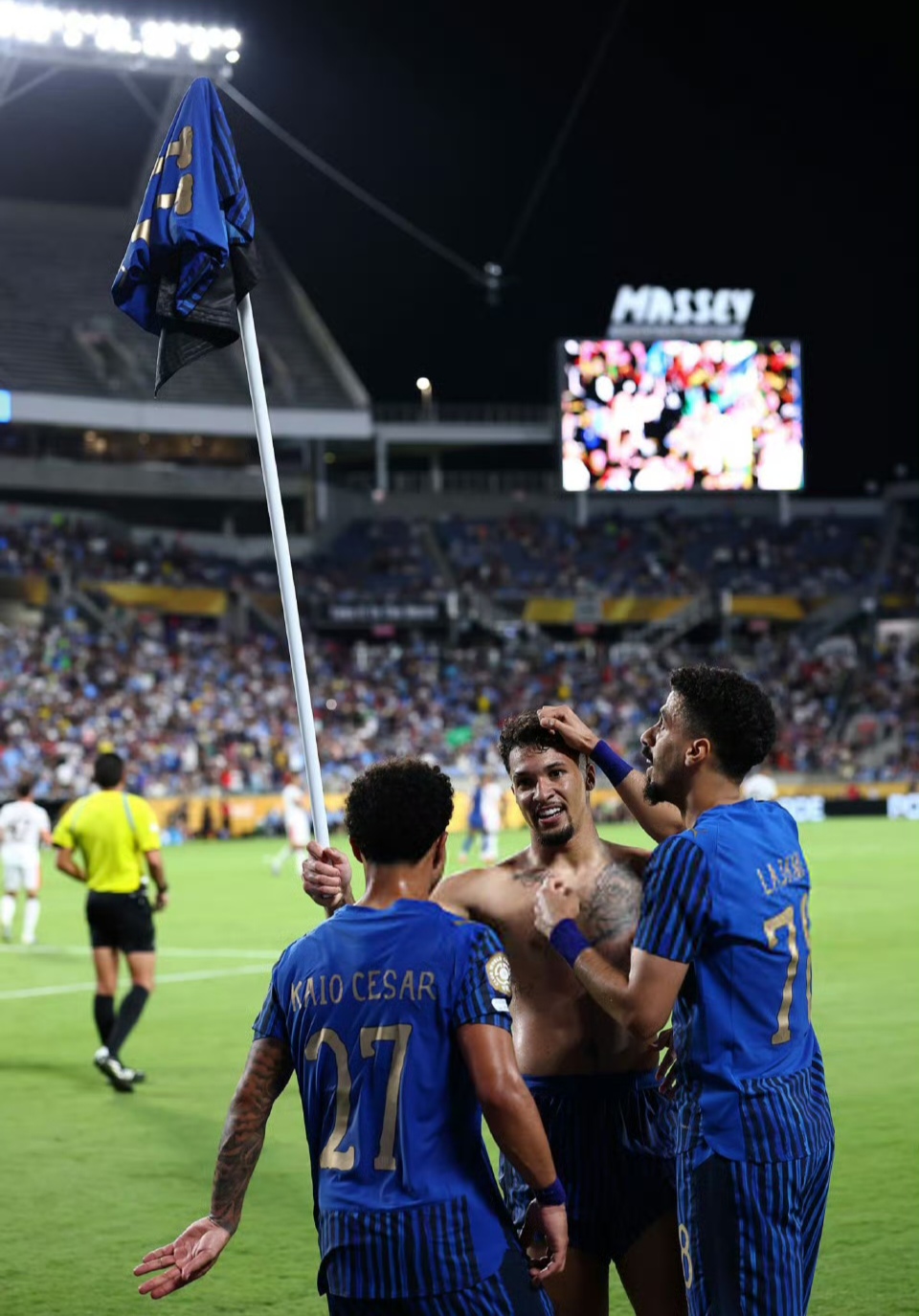 曼联险胜哥伦比亚,奥亚尔萨瓦尔带队取胜 曼联险胜哥伦比亚,奥亚尔萨瓦尔带队取胜