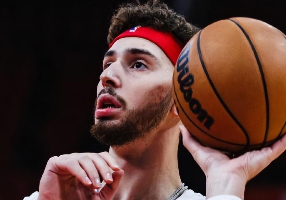 爱游戏大厅-灰熊翻盘青岛队，范弗利特刷新纪录