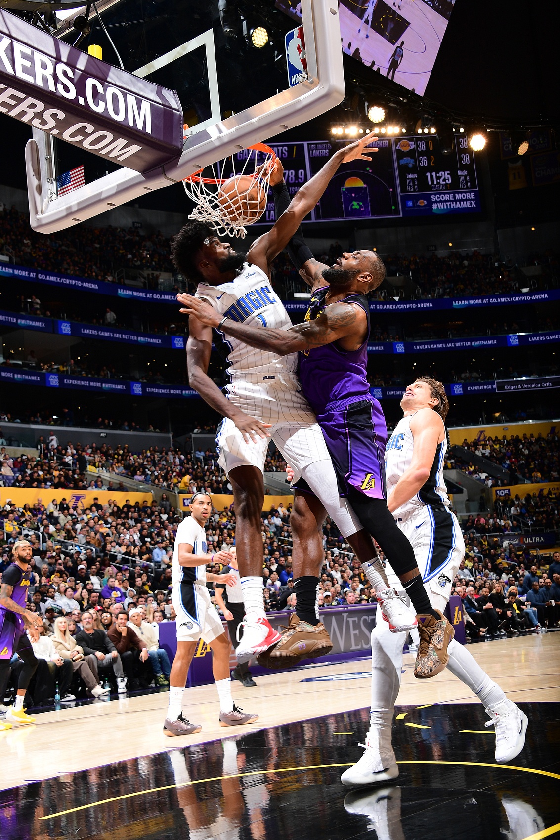 爱游戏下载-76人险胜湖人，利拉德点燃赛场