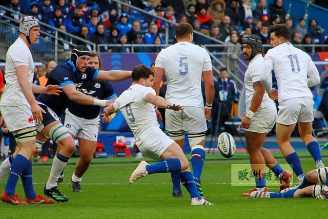 法国国家队轻松战胜对手，晋级淘汰赛