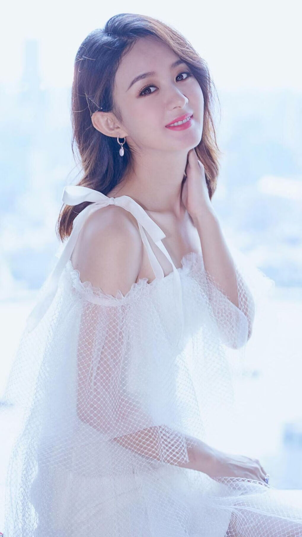 孤岛，当沉没的航母上，马龙独自扛起桅杆